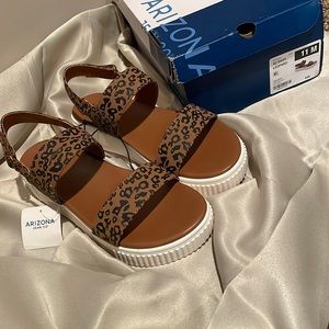 Women size 11M AZ Dash Leopard sandals